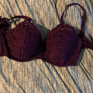 2 Victoria’s Secret bras